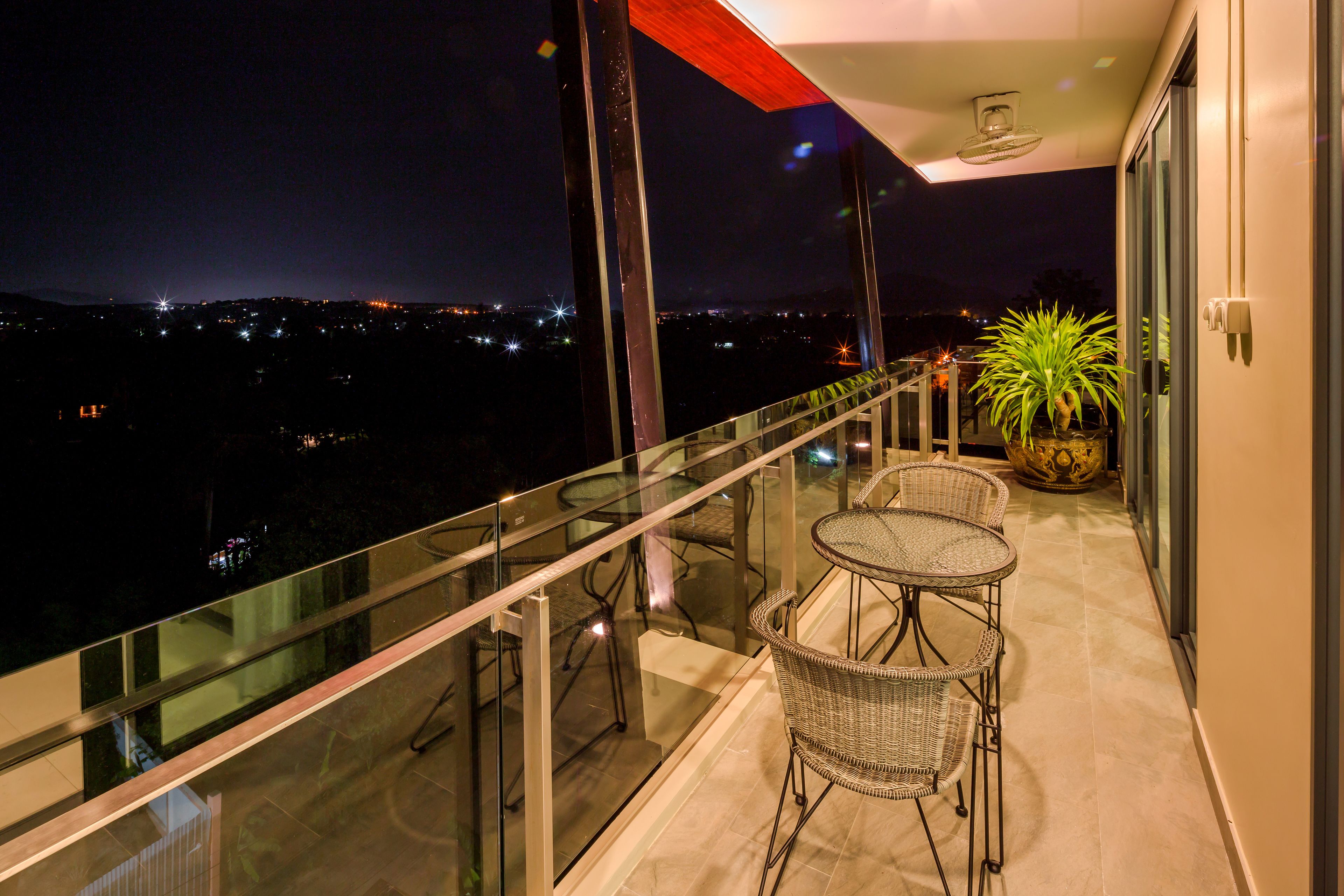 1 bedroom balcony | minibar, in-room safe, desk, blackout curtains