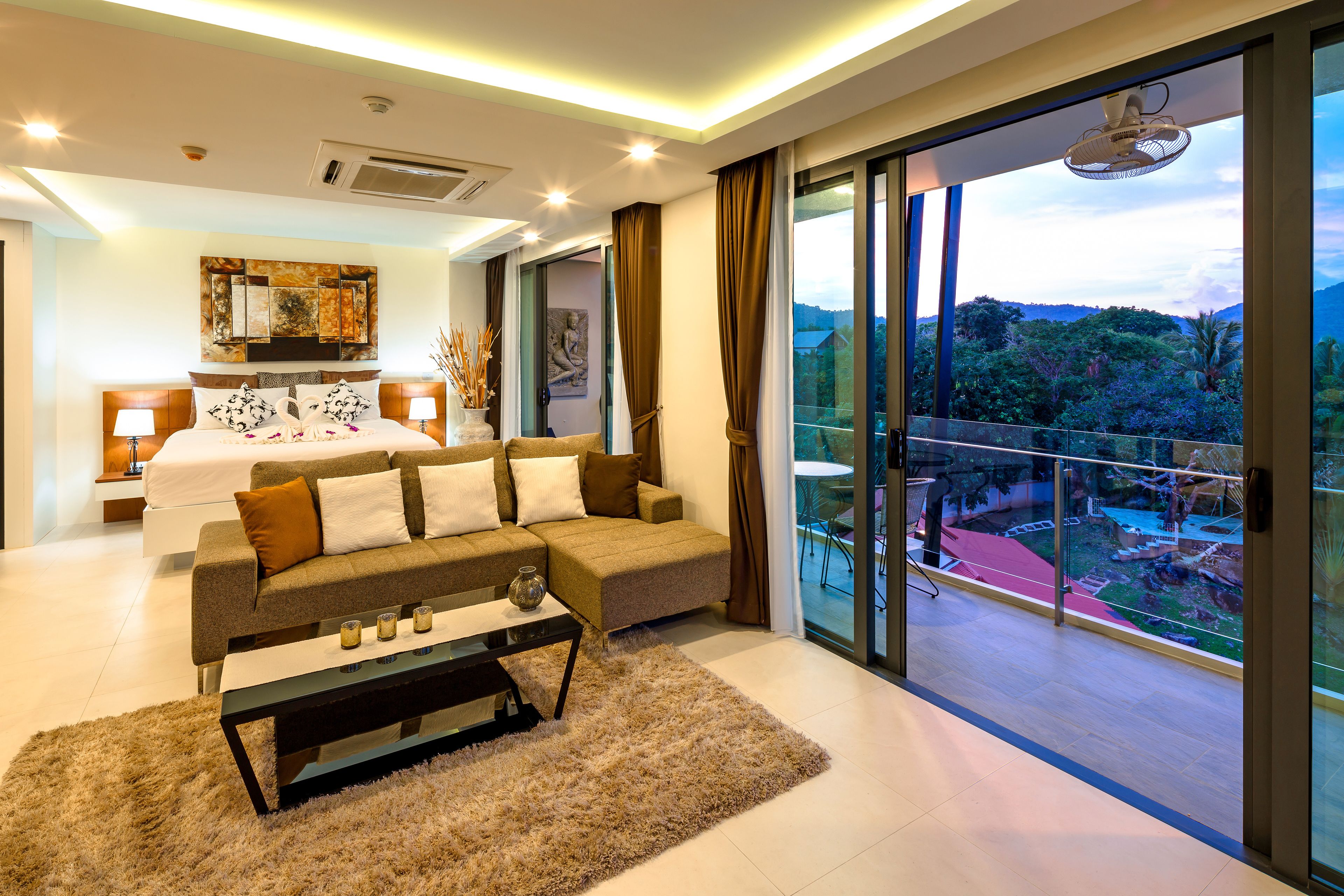 1 bedroom balcony | minibar, in-room safe, desk, blackout curtains