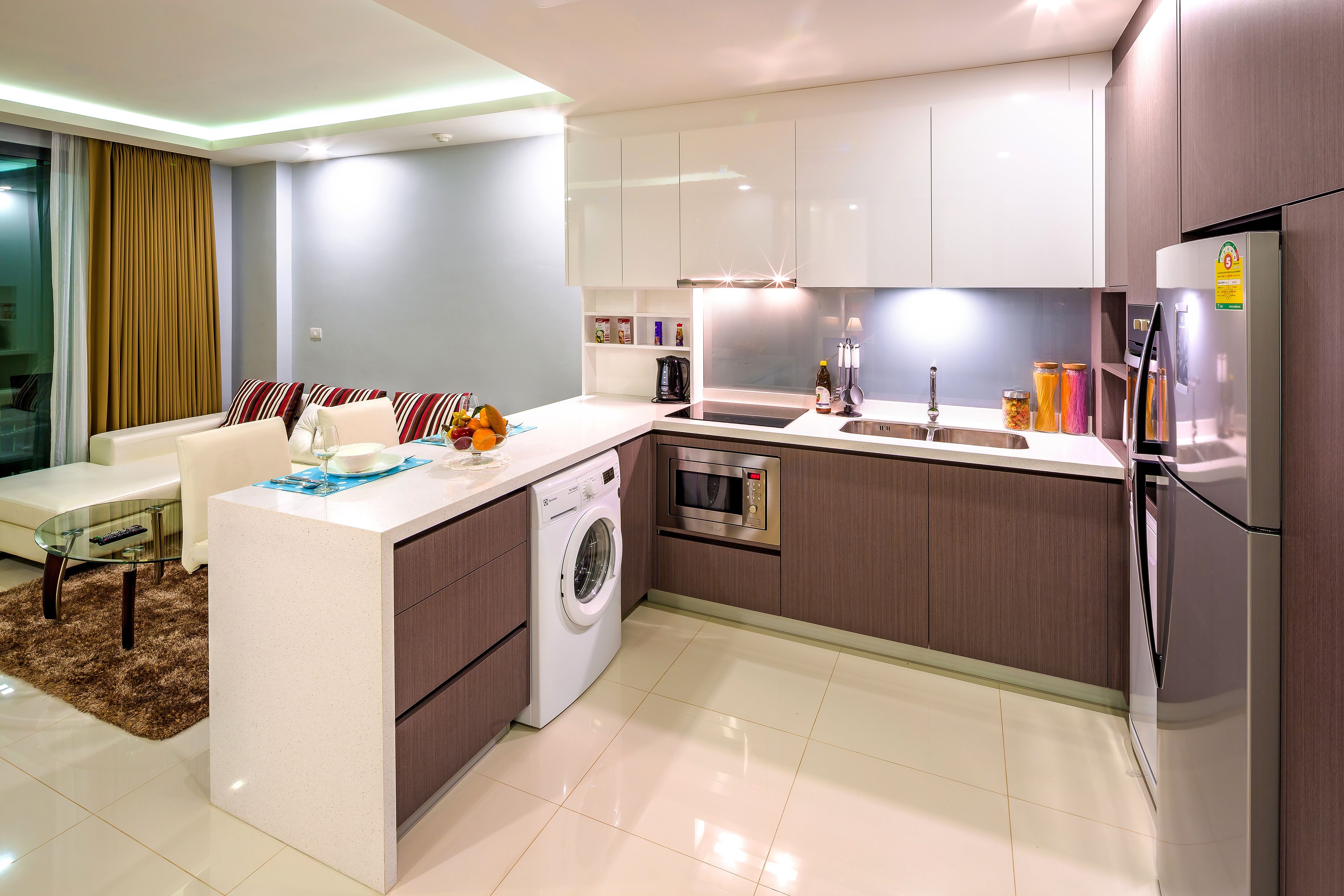 full-sized fridge, microwave, stovetop, cookware/dishes/utensils