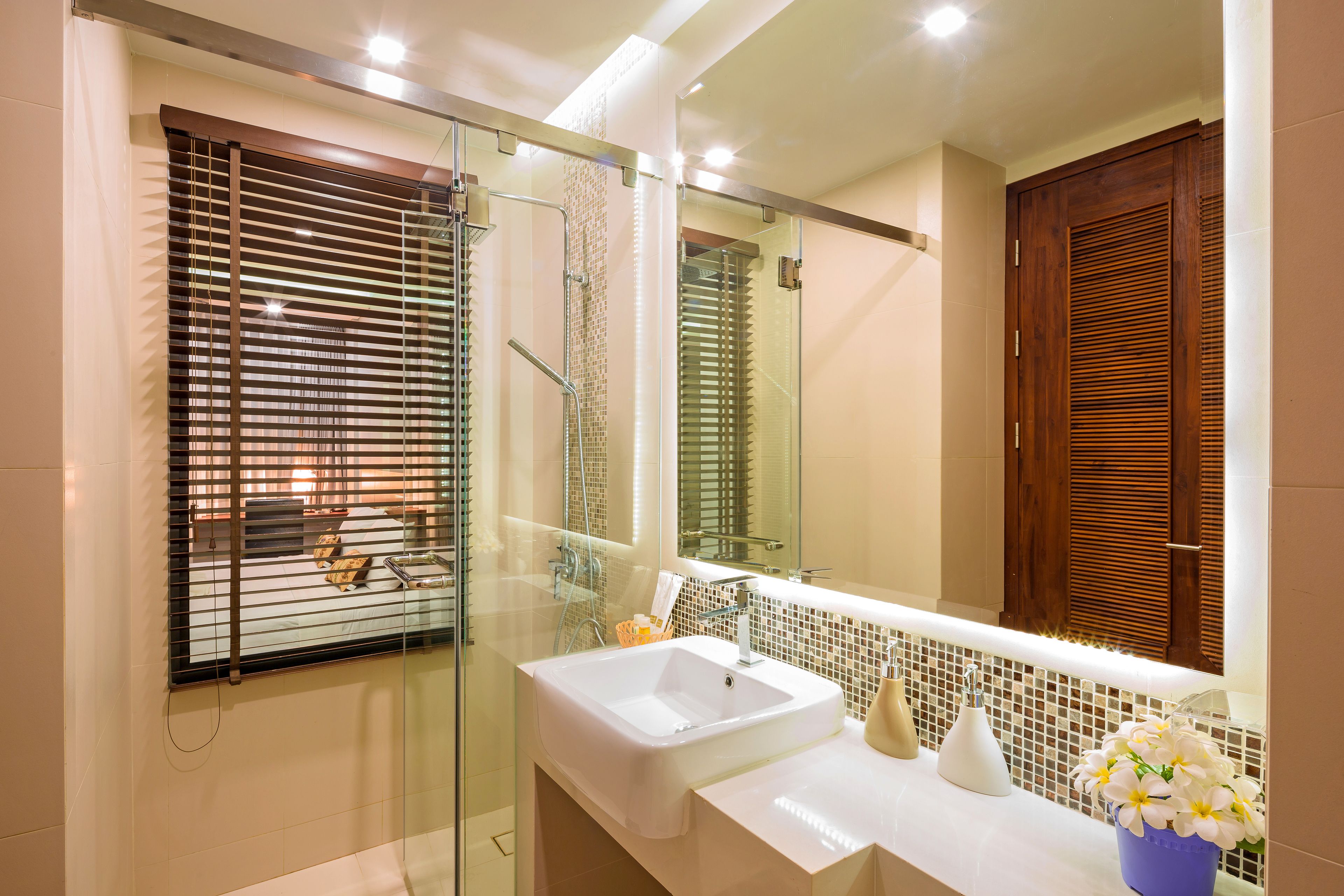 shower, free toiletries, hair dryer, towels