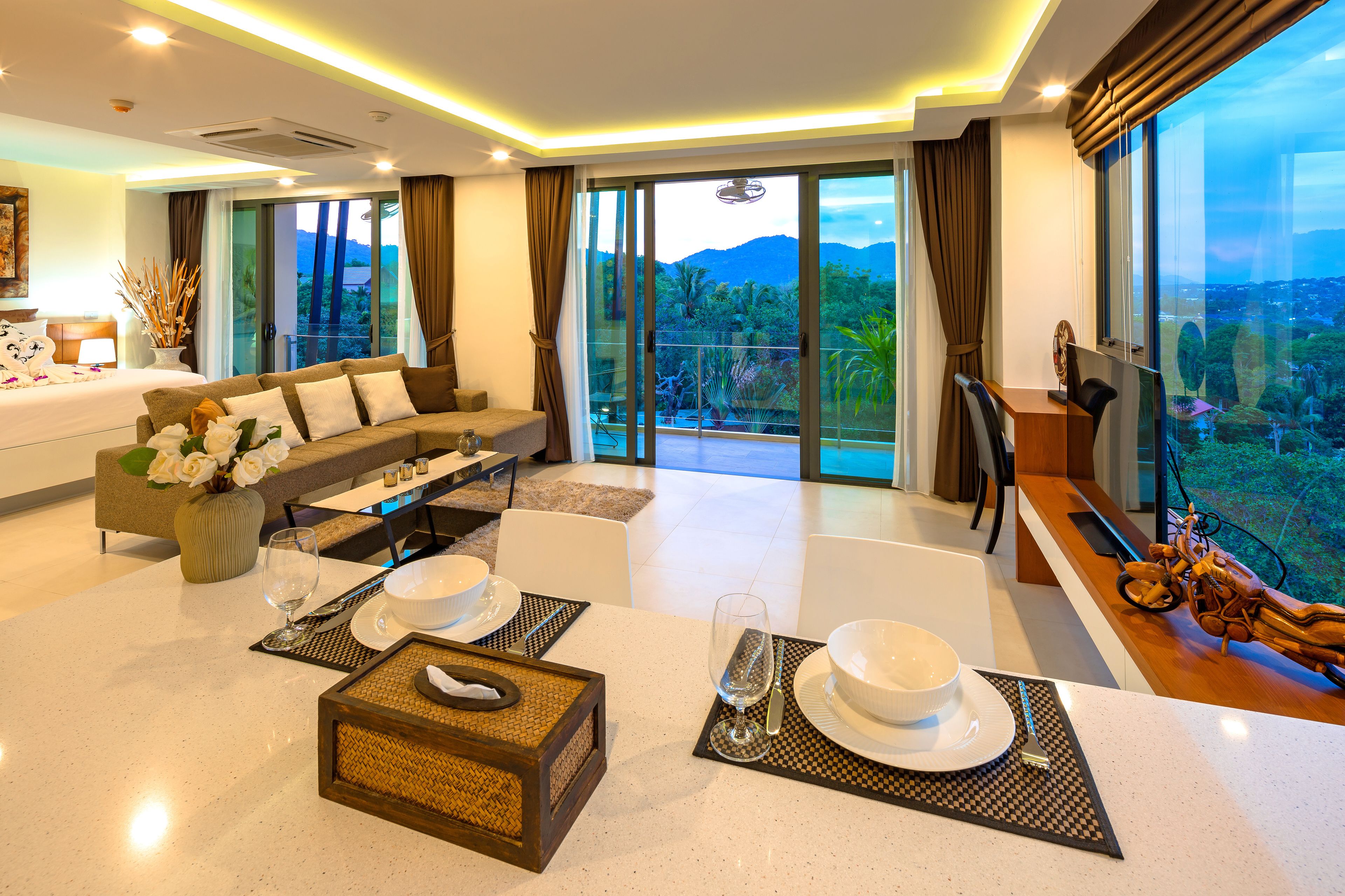 1 bedroom balcony | minibar, in-room safe, desk, blackout curtains