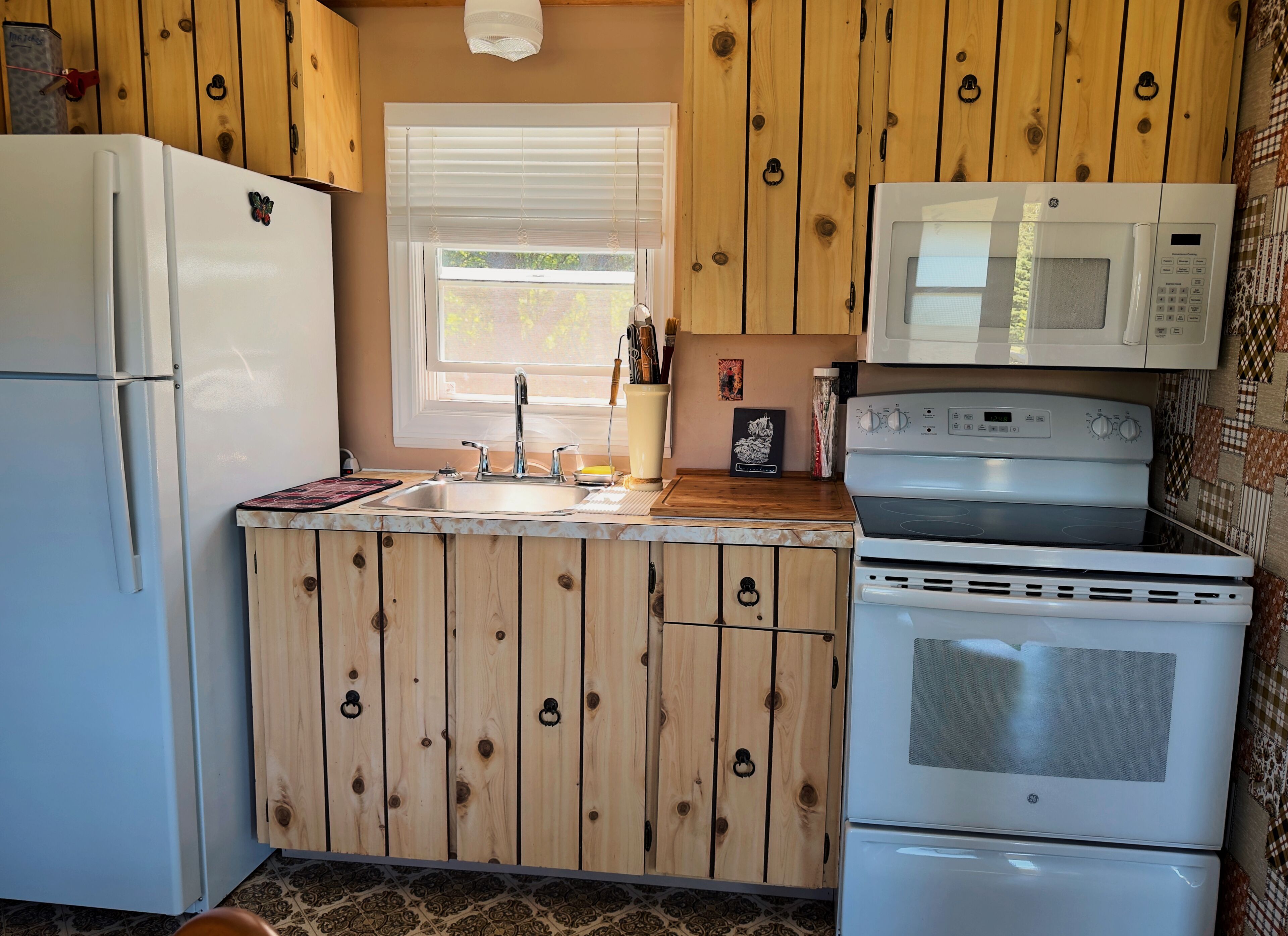 Comfort Cottage, 1 Bedroom | Private kitchen | Full-size fridge, microwave, coffee/tea maker, electric kettle