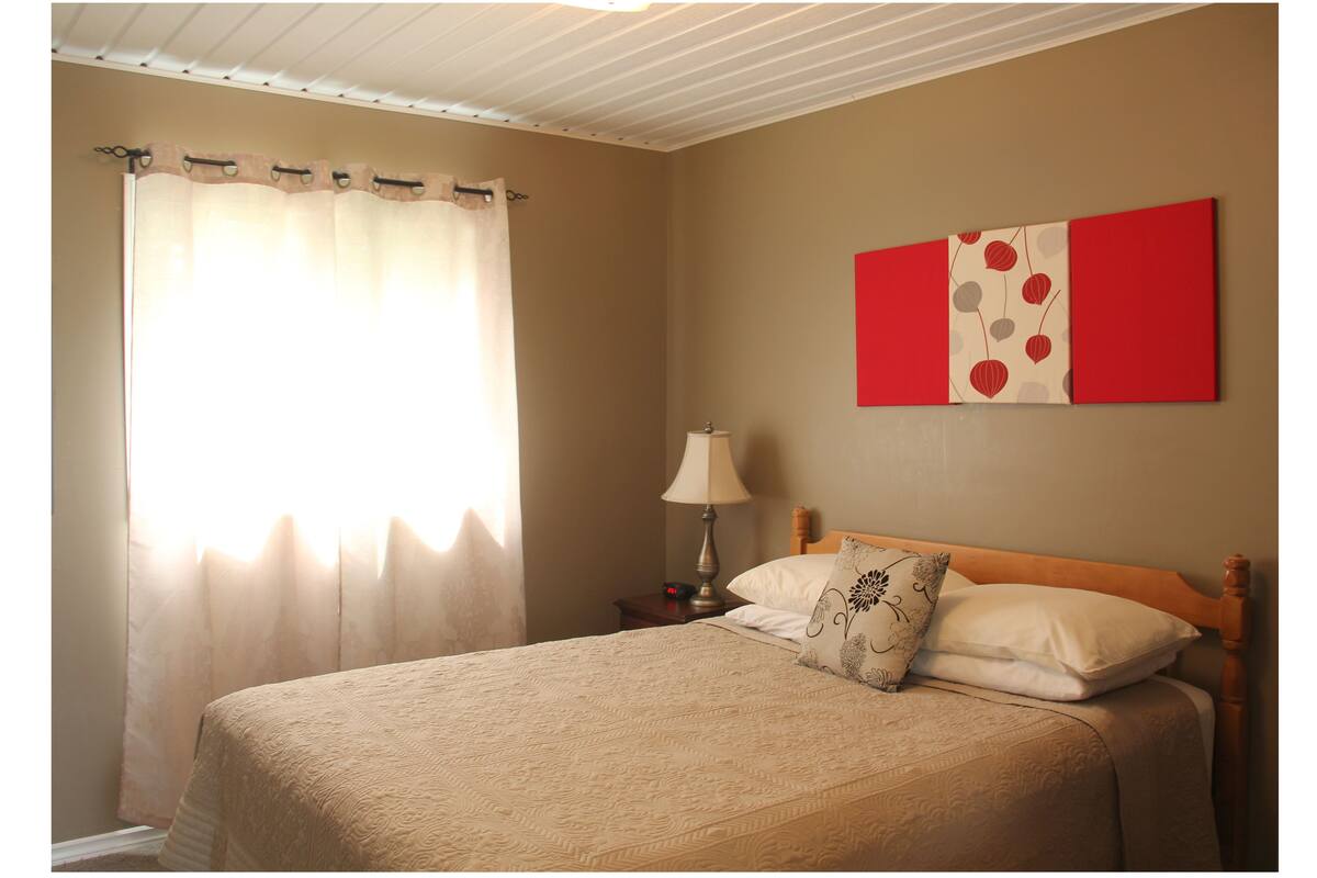 2 bedrooms, individually decorated, individually furnished