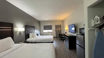 Comfort Double Room | Desk, laptop workspace, blackout curtains, iron/ironing board