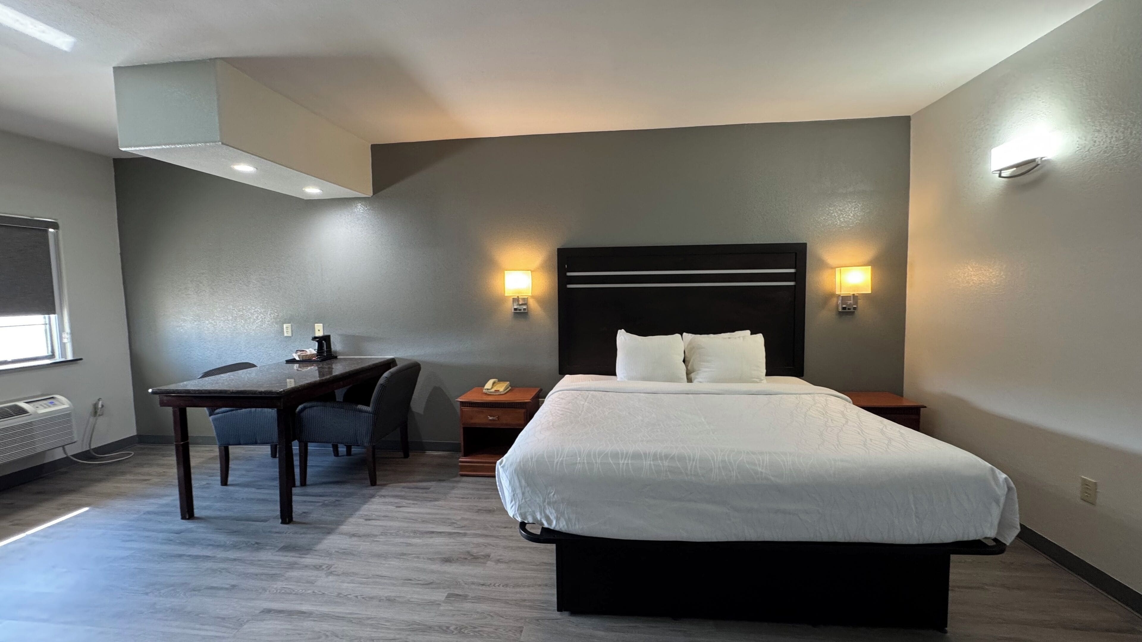 Bureau, espace de travail pour ordinateurs portables