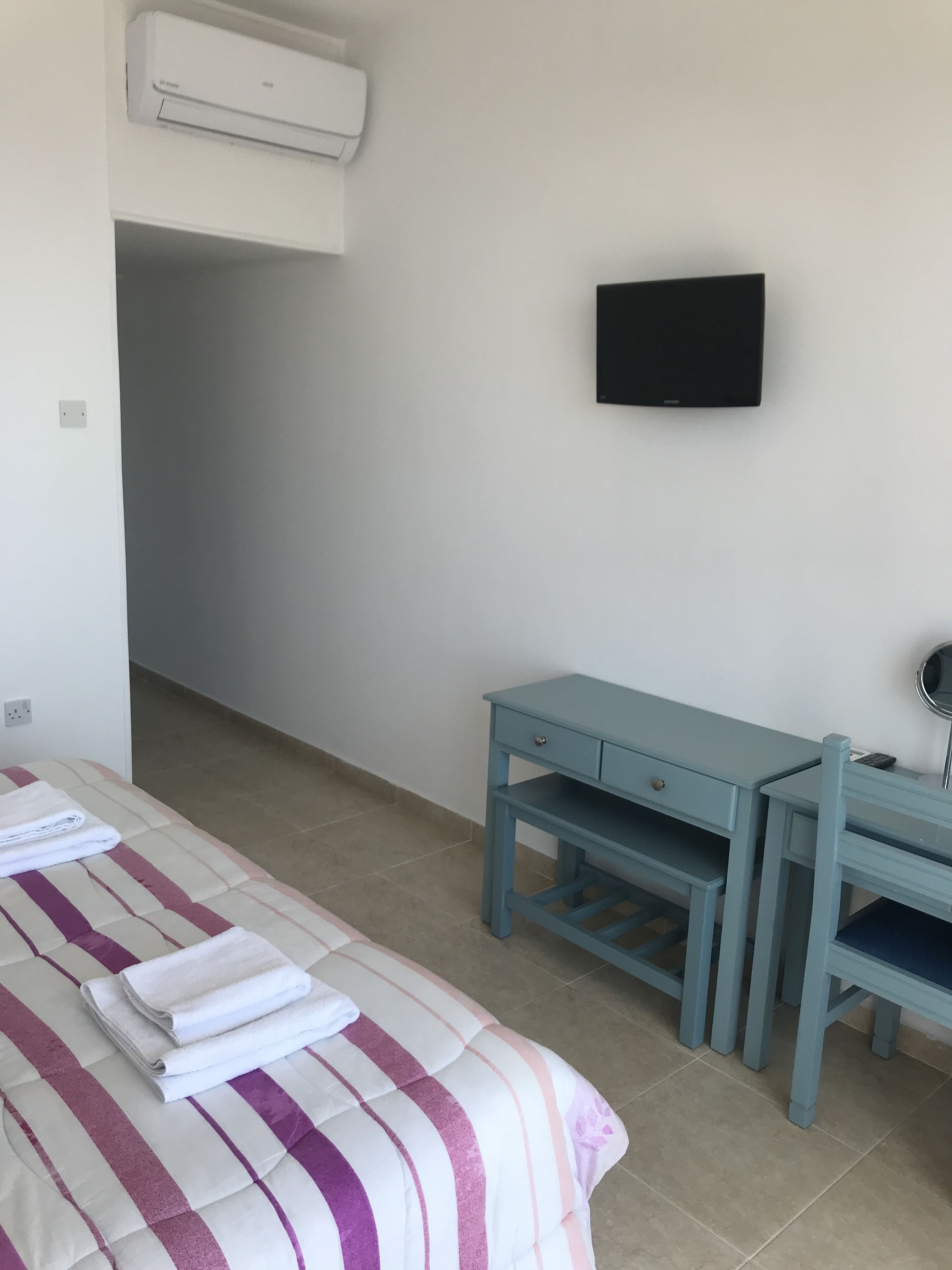 double or twin room, balcony, sea view | desk, iron/ironing board, free wifi, bed sheets
