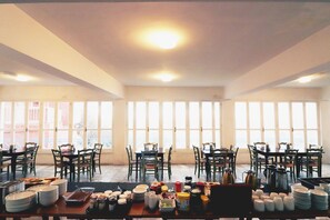 Dagelijks ontbijtbuffet (EUR 12 per persoon)