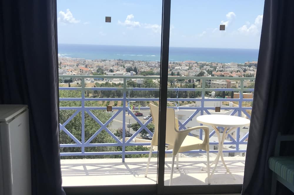 Axiothea Hotel