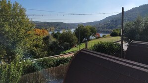 A view of a valley with a river, surrounded by hills and trees. - VilaPortuguesa (Vila Velha de Rodao)