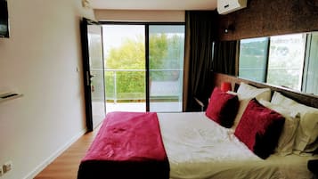 Deluxe Double Room (Musica) | Memory foam beds, individually decorated, desk, soundproofing
