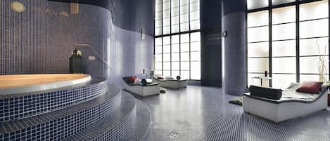 Sauna, bain à remous, soins corporels, soins d'aromathérapie