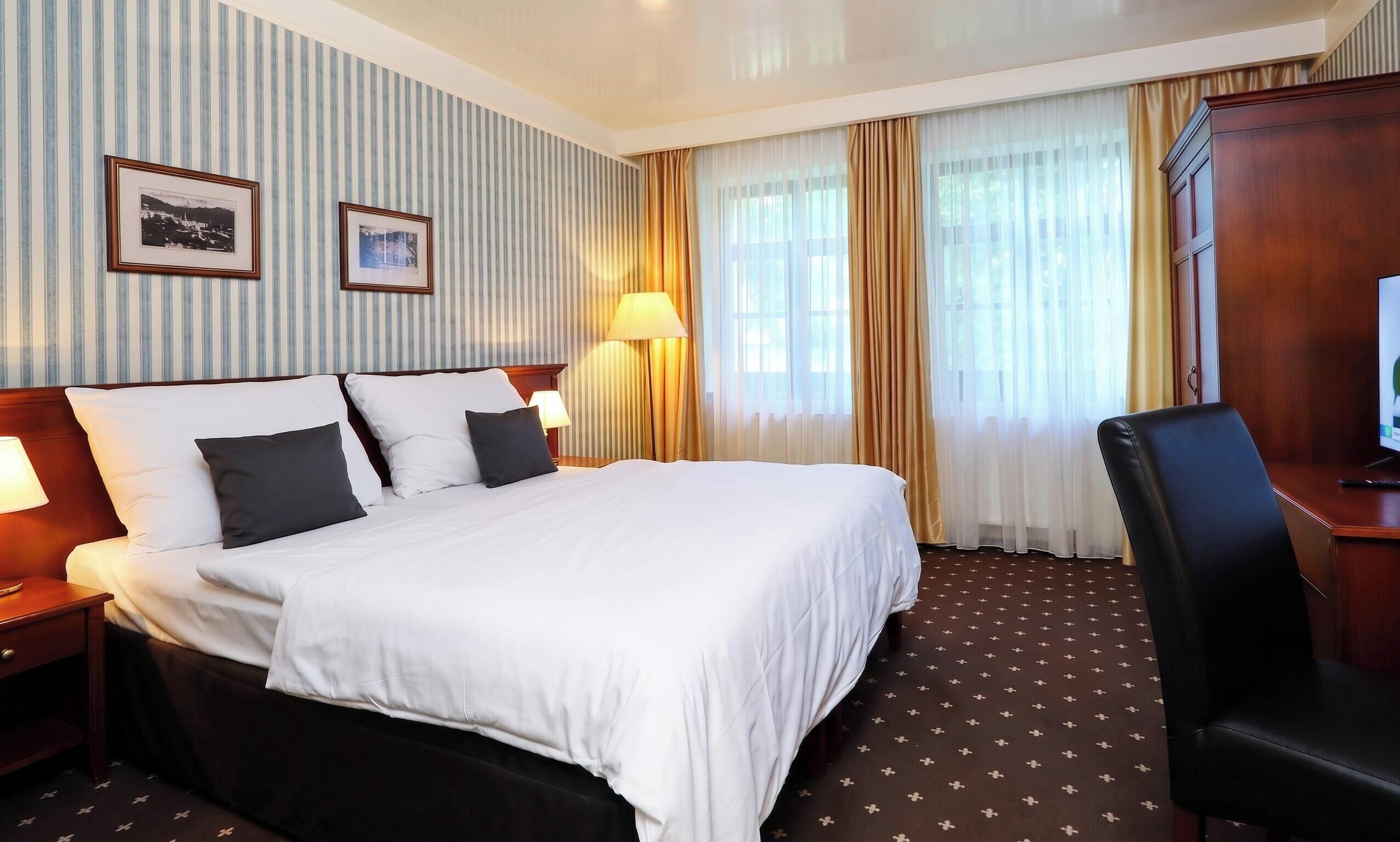 Comfort Double Room | In-room safe, desk, blackout drapes, soundproofing