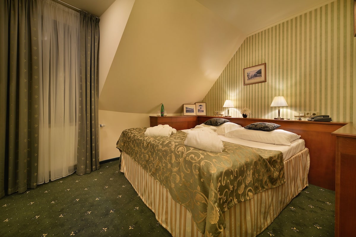 Comfort Double Room | In-room safe, desk, blackout drapes, soundproofing