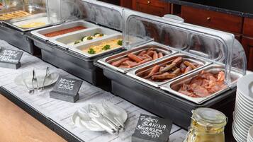 Café da manhã com buffet grátis todos os dias