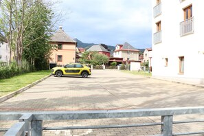 المنطقة المحيطة بالمنشأة