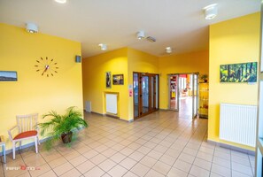 المنشأة من الداخل