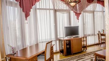 Apartemen | Area keluarga | TV layar datar