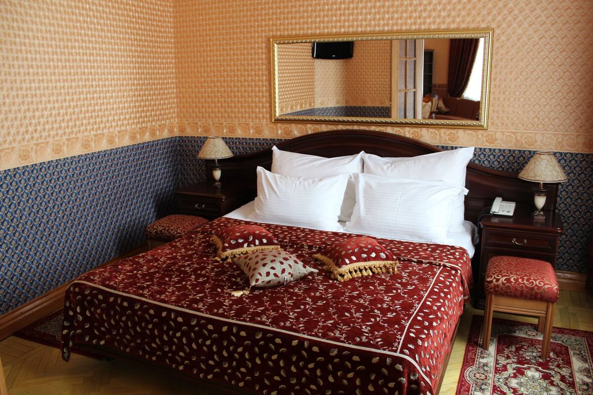 1 bedroom, in-room safe, desk, free WiFi