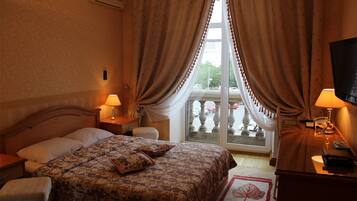 Standard Double Room | Peti besi dalam bilik, meja, Wi-fi percuma, cadar katil