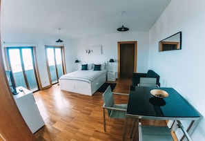 Cribs/infant beds