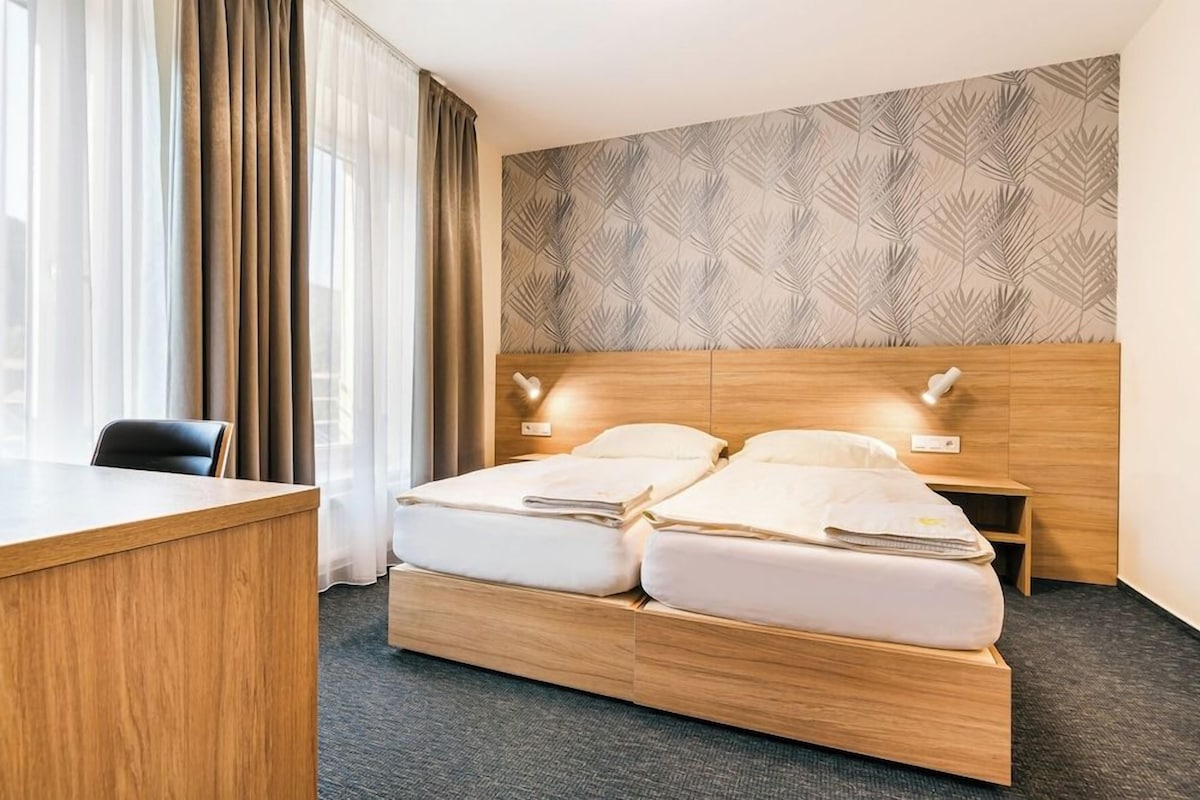 Standard Double Room, 1 Queen Bed
