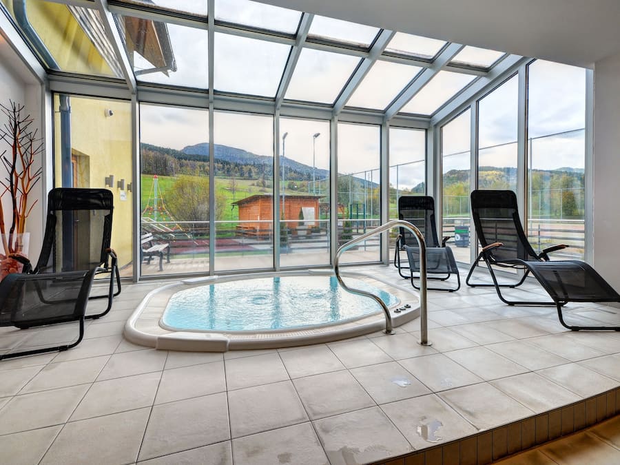 Sauna, Whirlpool, Dampfbad, Warmsteinmassagen, Tiefengewebe-Massagen