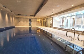Indoor pool, open 10:30 AM to 8:00 PM, sun loungers, lifeguards on site - Hotel Helios (Lipova-Lazne)