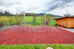 Área de juegos infantiles al aire libre