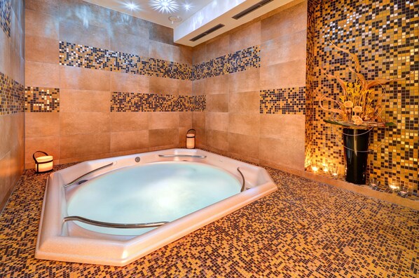 Sauna, tina de hidromasaje y baño de vapor 