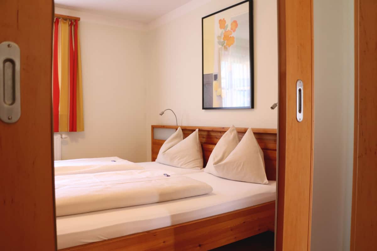 Suite Junior, per soggetti allergici | Minibar, una cassaforte in camera, una scrivania, insonorizzazione