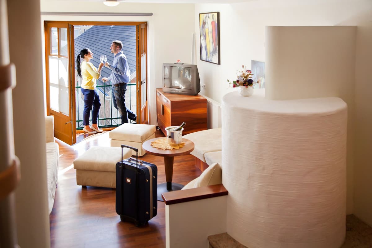 Suite, per soggetti allergici | Minibar, una cassaforte in camera, una scrivania, insonorizzazione
