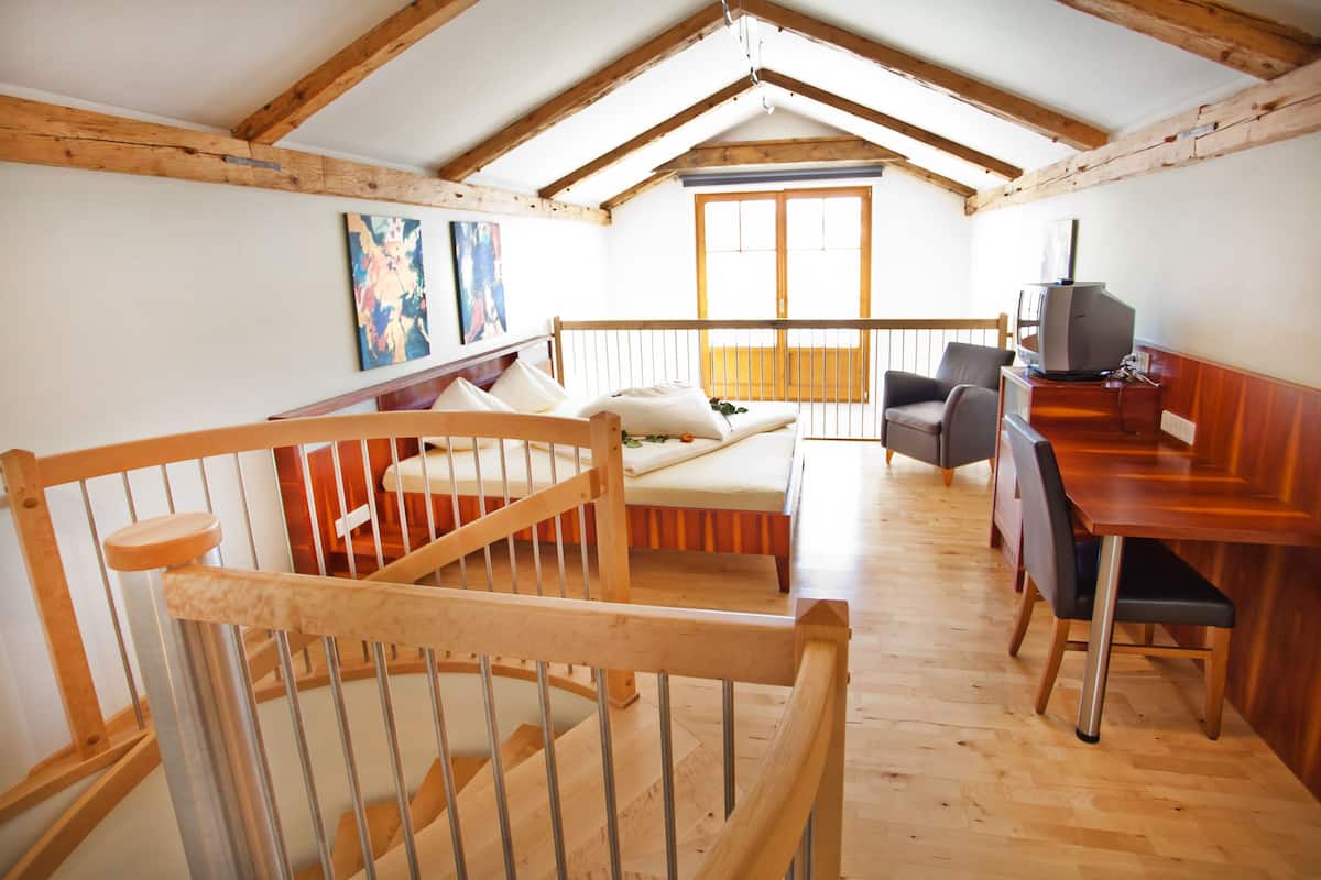 suite, allergy friendly | minibar, in-room safe, desk, soundproofing