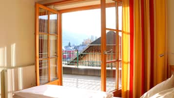 Phòng đôi phong cách cổ điển, hiên | Quang cảnh từ phòng