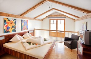 Suite, Allergy Friendly | Minibar, in-room safe, desk, soundproofing - Hotel Binggl (Mauterndorf)