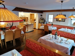 Daily buffet breakfast for a fee - Heilbad Burgwies (Stuhlfelden)