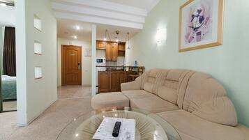 Studio | 1 bedroom, blackout curtains, iron/ironing board, free WiFi