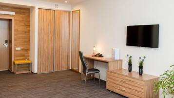 Comfort Studio | 1 bedroom, blackout curtains, iron/ironing board, free WiFi