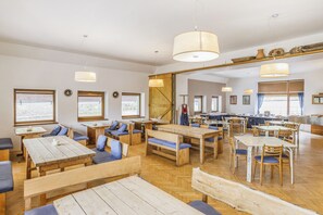 Daily buffet breakfast (CZK 200 per person)