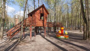 Children’s play area – outdoor