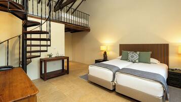 Phòng (Standard Familiar - Casa do Lagar) | Bàn, phòng cách âm, bàn ủi/dụng cụ ủi quần áo