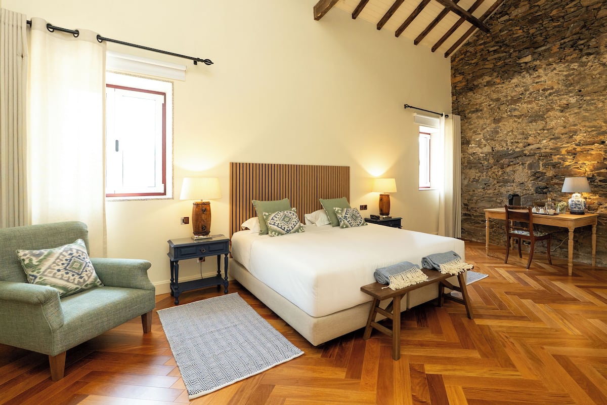 Superior Double or Twin Room | 1 bedroom, desk, soundproofing, iron/ironing board