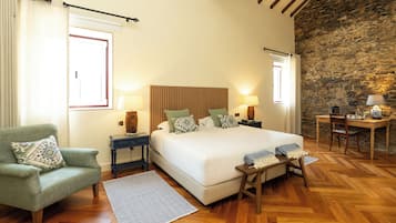 Superior Room - Casa do Lagar (adjacent building) | 1 bedroom, desk, soundproofing, iron/ironing board