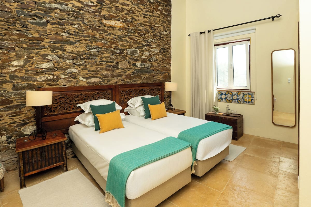 Dobbelt- eller tomannsrom (Standard - Casa do Lagar) | Skrivebord, lydisolert, strykejern/-brett og wi-fi (inkludert)