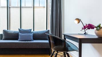 Room Disabled | Skrivebord, arbejdsområde til bærbare computere, gratis Wi-Fi, sengetøj