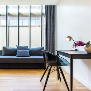 Desk, laptop workspace, free WiFi, bed sheets - Idraettens Hus Hotel & konference (Brondby)