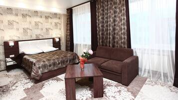 Superior-sviitti | Ylelliset vuodevaatteet, silitysrauta/-lauta, lisävuoteet