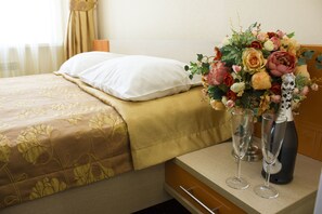 Habitación doble estándar | Ropa de cama de alta calidad y tabla de planchar con plancha 