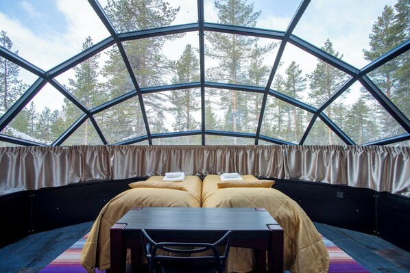 Luxury Kelo-Glass Igloo | Soundproofing, cots/infant beds, free rollaway beds, free WiFi