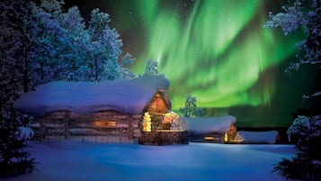 Kelo-Glass Igloo | ํ
๋ผ์ค/ํํฐ์ค