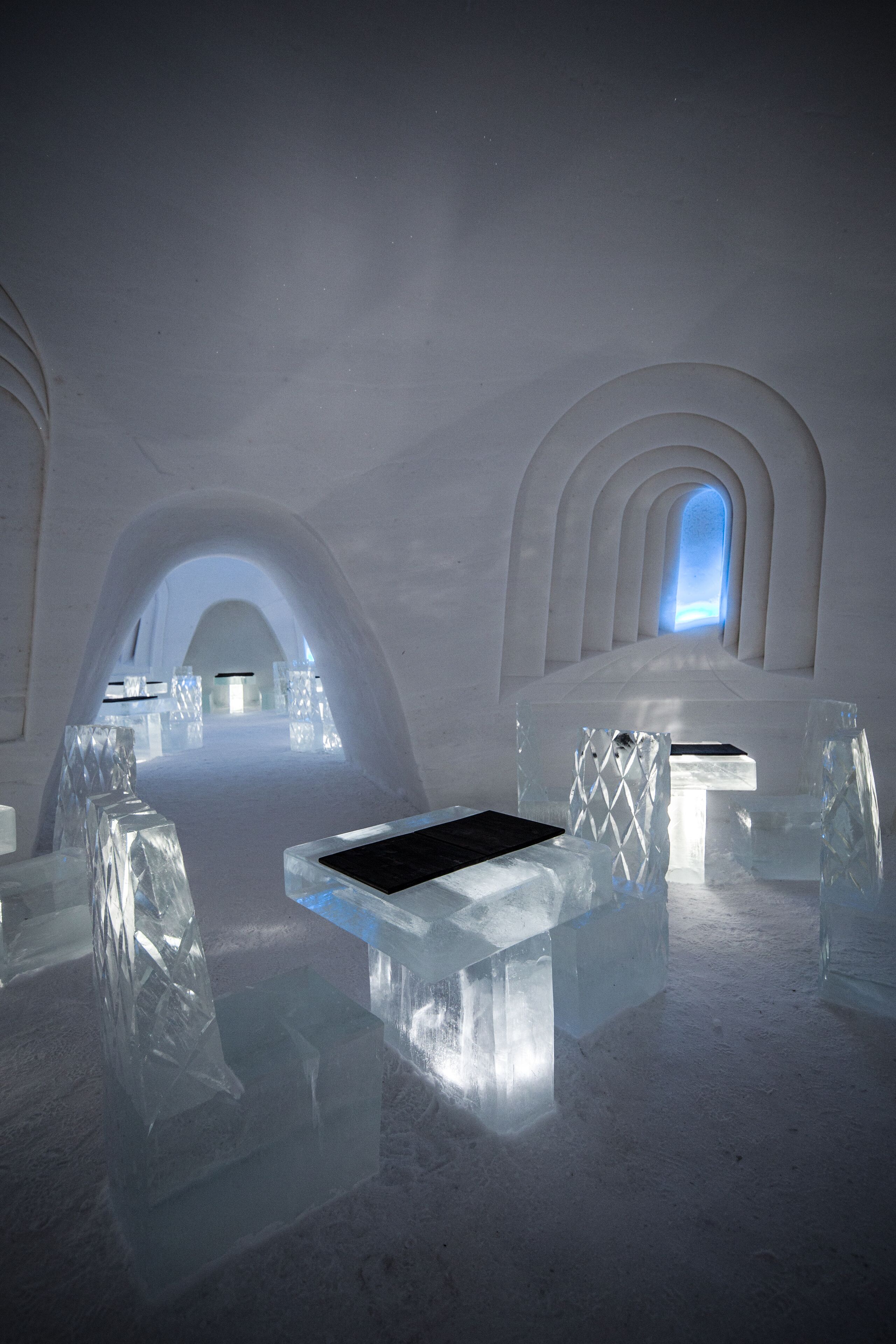 2 restaurants, breakfast, lunch, dinner served; local cuisine